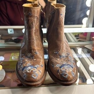 Shyanne western booties size 9